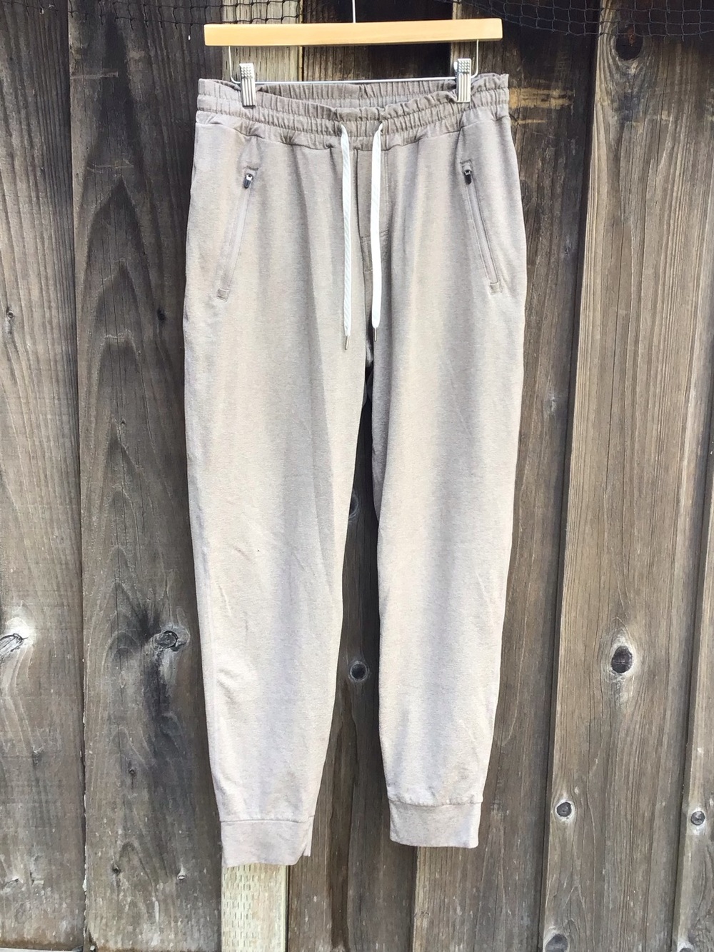 Vuori Meta Jogger Sweatpants Heather Gray Mens Athletic Lounge Pants Soft Large